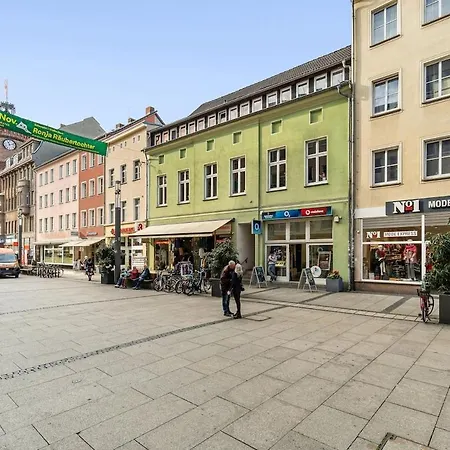 Helles & Charmantes Dachgeschossapartment In Der Fussgaengerzone